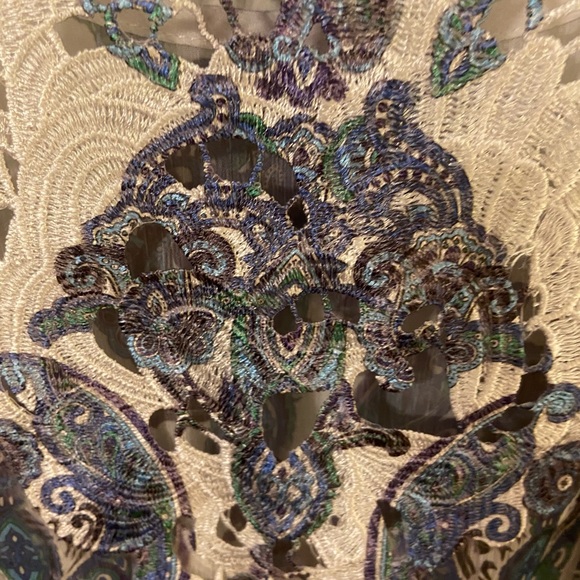 Woman’s large top from Dots - Picture 4 of 7